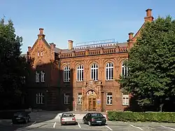 nr 66 – dawny budynek Miejskiej Szkoły Rzemiosł. Obecnie siedziba Technikum Samochodowego (1902)