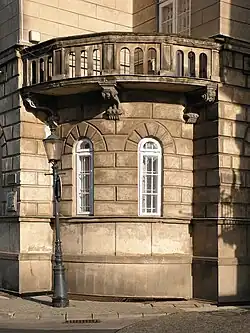 Narożny balkon