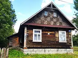 Tradycyjnie zdobiony dom z roku 1954