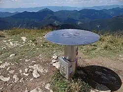 "Róża wiatrów" na szczycie Rakytova