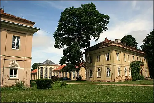 Neogotyckie oficyny z XIX wieku