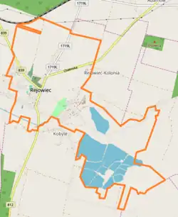 Mapa konturowa Rejowca, po lewej nieco u góry znajduje się punkt z opisem „Cmentarz żydowski w Rejowcu”