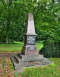 Obelisk ku czci Carla Sprengela (ustawiony w 1881, odnowiny w 2004)