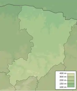 Mapa konturowa obwodu rówieńskiego, na dole znajduje się punkt z opisem „źródło”, natomiast w centrum znajduje się punkt z opisem „ujście”