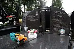 Grób samorządowca Romana Lawrence na cmentarzu parafialnym w Michałowicach