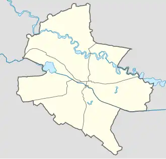 Mapa konturowa Bukaresztu, w centrum znajduje się punkt z opisem „Dinamo”, natomiast blisko centrum na prawo znajduje się punkt z opisem „Steaua”