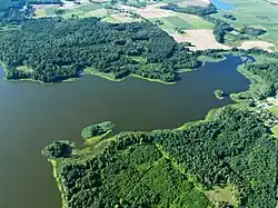 Zachodnia zatoka jeziora Ruda Woda w pobliżu wsi Sople