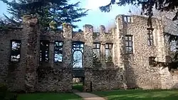 Ruiny opactwa w parku