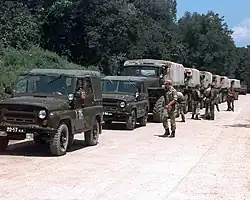 Kolumna rosyjskich wojsk powietrznodesantowych w lipcu 1996 r.