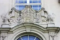 Wejście północne z herbem Sulima