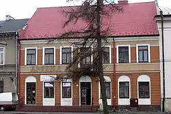 Dom z oficynami (nr 12)