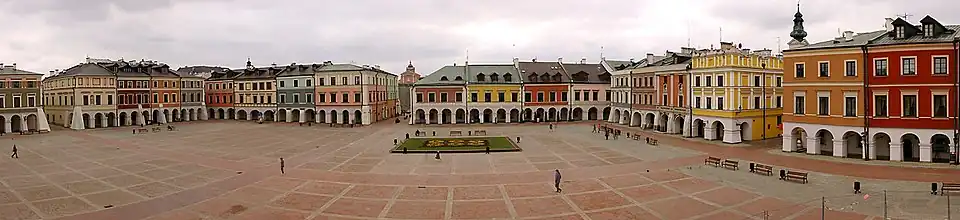 Południowa pierzeja Rynku Wielkiego w Zamościu