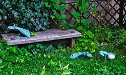 „Żaby”(brąz patynowany, otoczak granitowy, 2004)