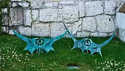 „Nietoperze”(brąz patynowany, 1991)