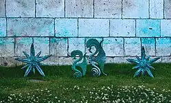 „Rozgwiazdy” i „Koniki Morskie”(brąz patynowany, 2004)