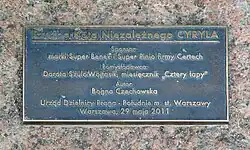 Tablica informacyjna na pomniku