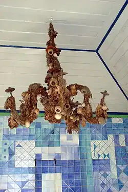 Żyrandol w loggii (2009)