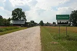 Wjazd do wsi od Waliły-Dworu