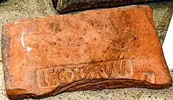 Cegła ze stemplem produkcji wojskowej (XXX legionu z Castra Vetera)