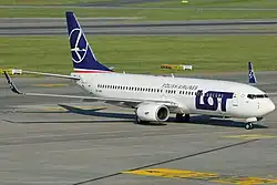 Boeing 737-800 na lotnisku w Warszawie