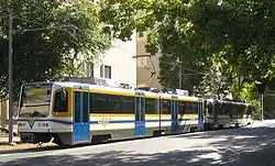 Pociąg lekkiej kolei miejskiej w Sacramento w Kalifornii