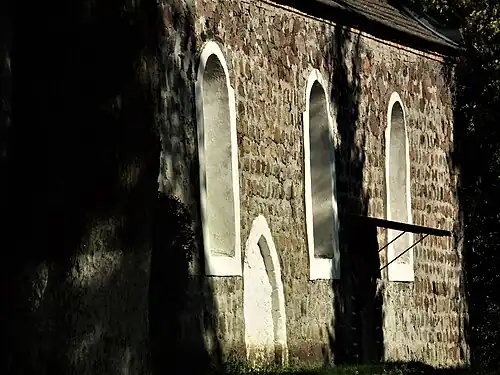 Elewacja boczna z oknami