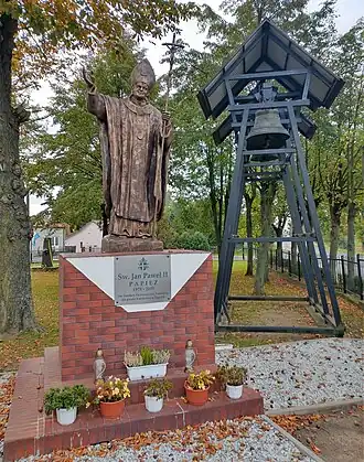 Dzwonnica i pomnik św. Jana Pawła II