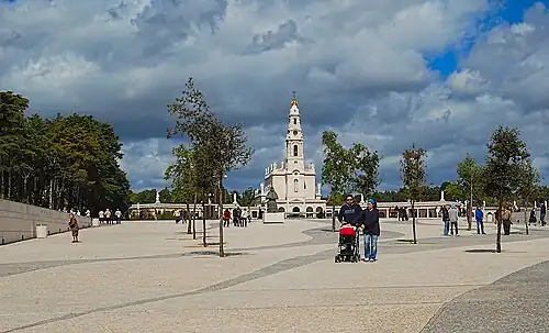 Panoramiczny widok na Bazylikę Matki Bożej Różańcowej w Fatimie