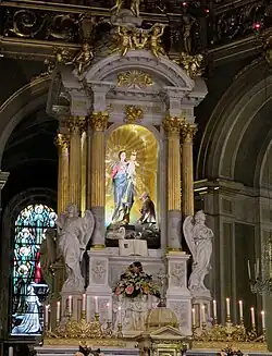 Ołtarz główny z posągiem Madonny della Guardia