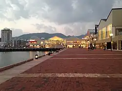 Port Sasebo o zmierzchu