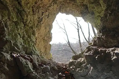 Widok ze studzienki przez otwór