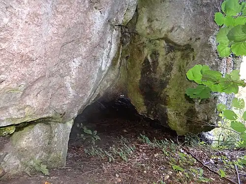 Wschodni otwór schroniska