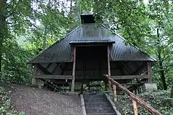 Wiata biesiadna przy schronisku