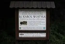 Tablica upamiętniająca pobyt w schronisku Karola Wojtyły