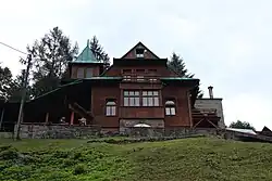 Elewacja zachodnia budynku schroniska