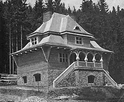 Schronisko w dolinie Mołody