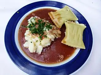 Masultaschen z sałatką ziemniaczaną