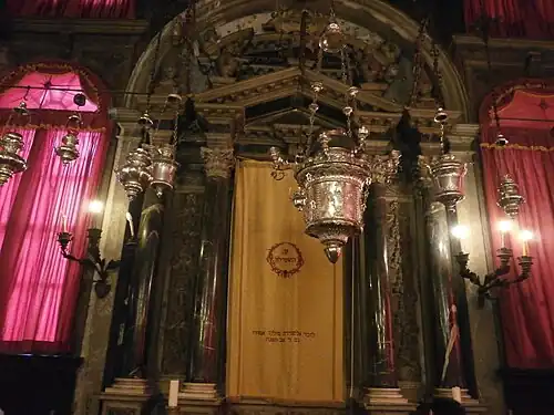 Wejście do sali modlitw