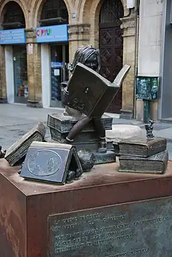 Rzeźba ku czci Clary Campoamor autorstwa Anny Jonsson