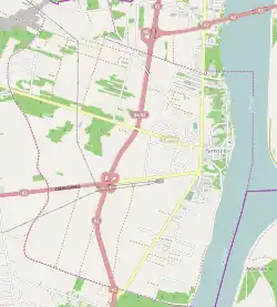 Mapa konturowa Serocka, u góry po prawej znajduje się punkt z opisem „Cmentarz żydowski w Serocku”