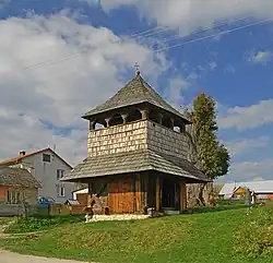 Otoczenie: dzwonnica