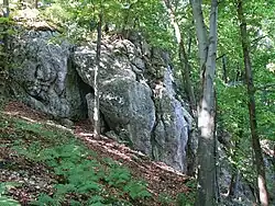 Skała z głównym otworem