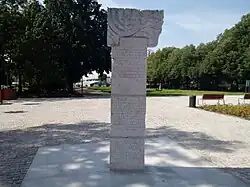 Obelisk od strony północnej