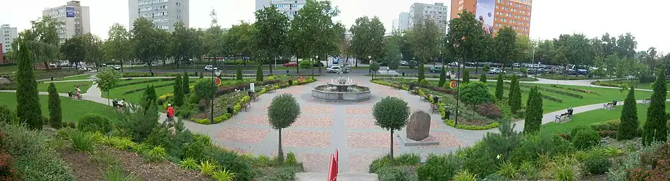 Plac Niepodległości oraz widok na Osiedle III