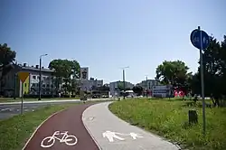 Droga rowerowa w ciągu ulicy Piłsudskiego, wjazd dom miasta od strony Katowic