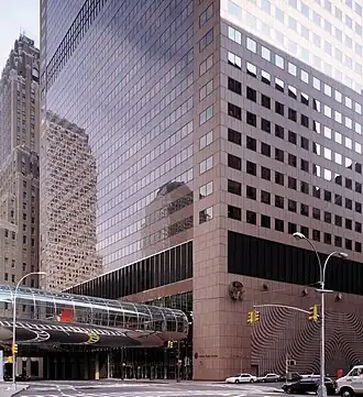 Wejście do pierwszego budynku WTC7