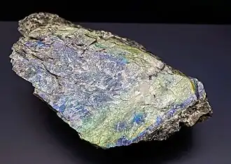 Labrador Na0,5−0,3Ca0,5−0,7Al2Si3O8