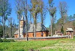 Zabytkowy dawny kościół parafialny w Sromowcach Niżnych