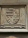 Herb Sir Williama Pattena nad wejściem głównym do kościoła
