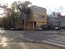 Mokotów. Stacja Telefonów przy ul. Szustra (obecnie Dąbrowskiego 30) róg Wiśniowej, gdzie 26 września 1944 roku w potyczce z niemieckimi czołgami poległa Katarzyna Borowińska.